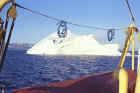 3-saqqaq_iceberg.jpg (79461 bytes)