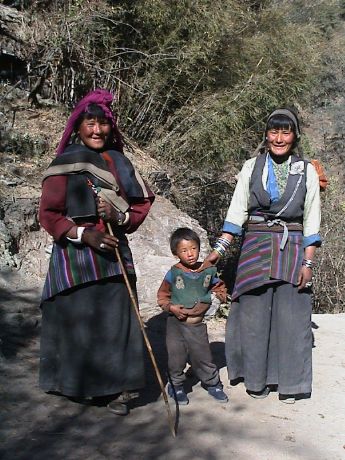 11-Tibetans.jpg (50932 bytes)