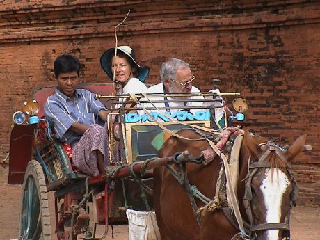14-Bagan_Horse_Cart.jpg (45996 bytes)
