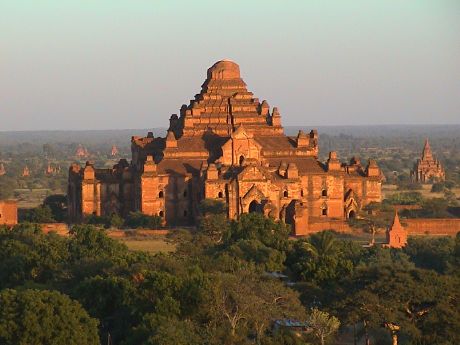 14-Bagan_Pagoda.jpg (30936 bytes)