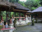 23-Bali_temple.jpg (55062 bytes)