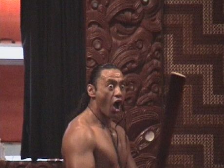 35-Maori_war_dance.jpg (23727 bytes)