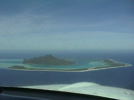 42-maupiti_approach.jpg (13503 bytes)