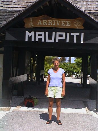 42-maupiti_arrival2.jpg (34271 bytes)